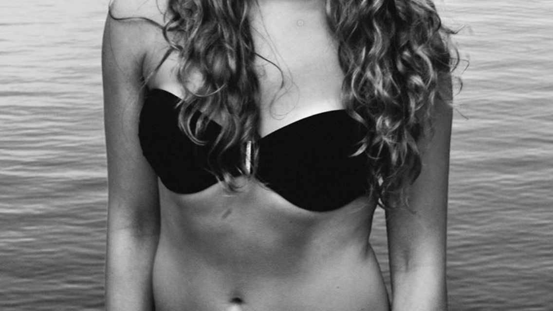 Fotógrafa retrata los senos de 100 mujeres para acabar con los cánones de la televisión