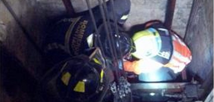 Muere hombre que cayó 8 pisos por la caja de un ascensor