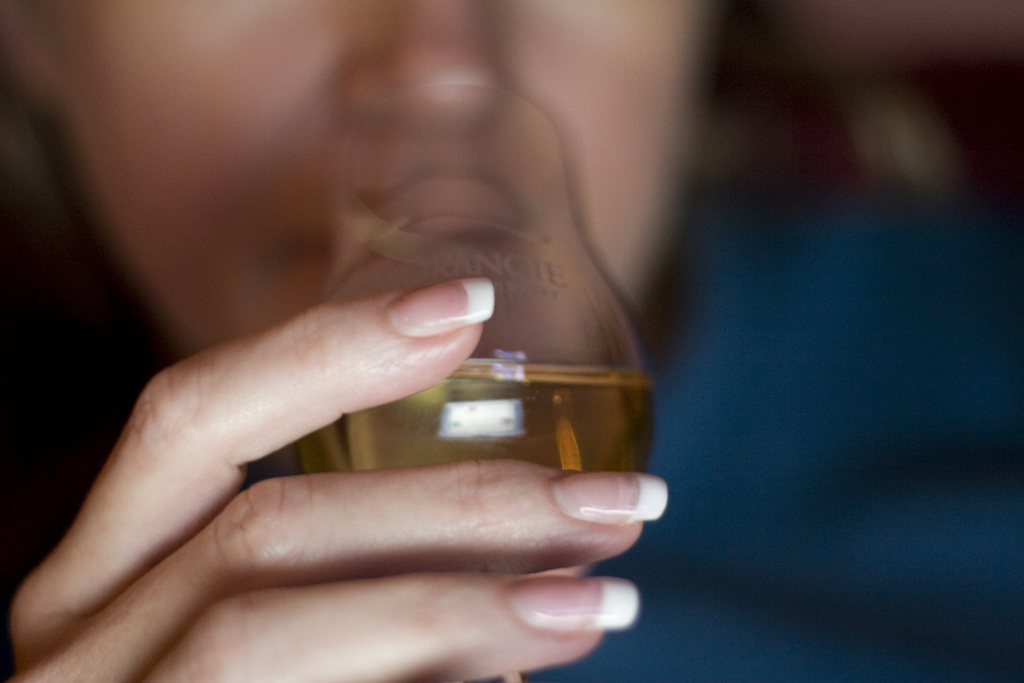 ¡No te excedas el 18! Experta advierte sobre las bebidas alcohólicas que más engordan