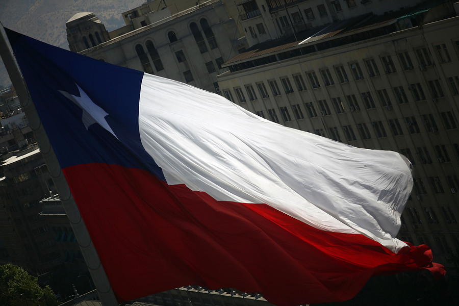 ¡No te arriesgues a multas! Aprende cómo izar la bandera de manera correcta