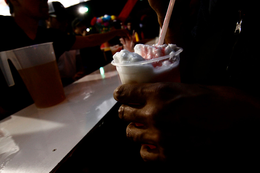 ¡Evita los kilos de más! Las impactantes calorías de 10 populares tragos dieciocheros