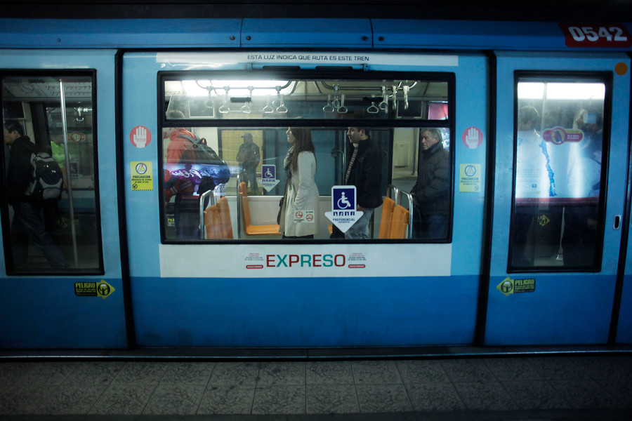 Malas noticias para los capitalinos: Pasaje del Metro y Transantiago sube $10