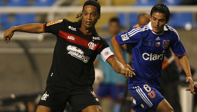 ¡A preparar las bicicletas porque Ronaldinho vendrá a jugar a Chile!