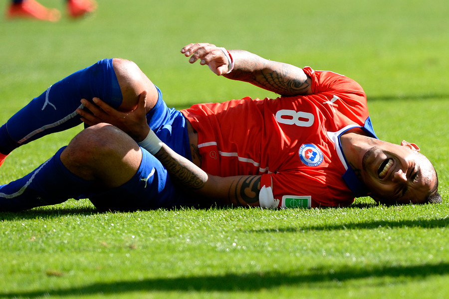 ¡Otra vez no!: Arturo Vidal estará fuera de las canchas por nueva lesión