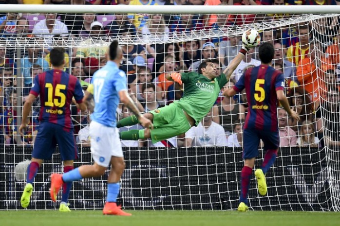 Claudio Bravo es elegido el mejor arquero de la liga española en septiembre