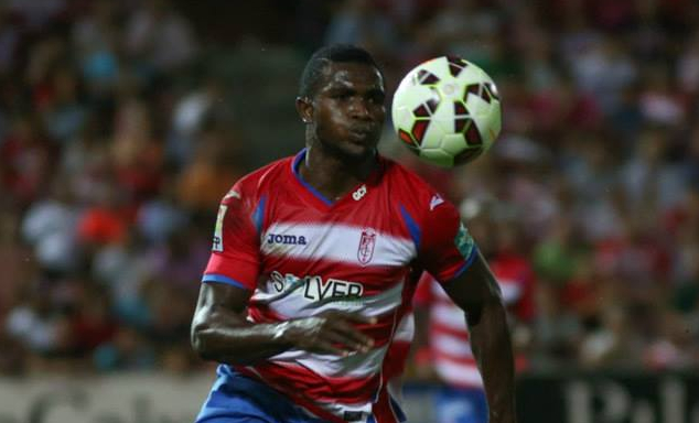 A lo Forrest Gump: Futbolista escapa del árbitro a toda velocidad para evitar la tarjeta