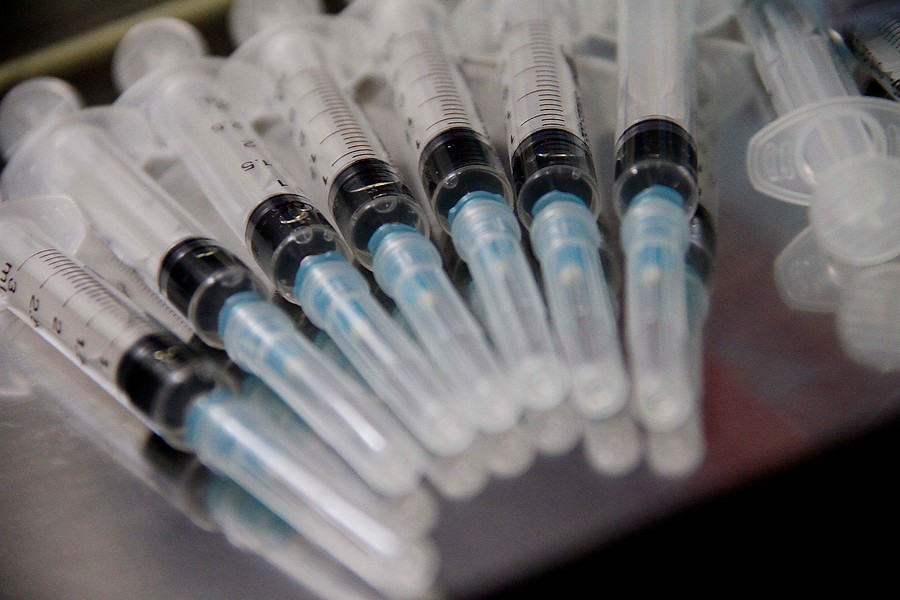 Vacunarán gratuitamente a niñas de 4° básico contra el virus del papiloma humano