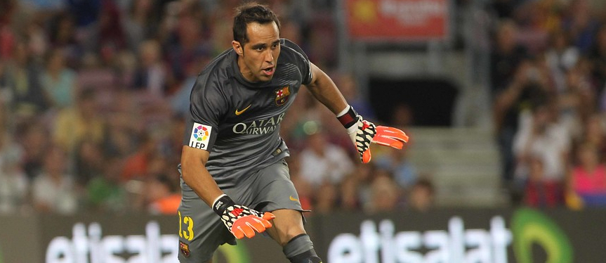 En España contrastan la grandeza de Claudio Bravo con la decadencia de Iker Casillas