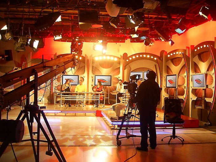 Bajo rating amenaza con sacar de pantalla a ilustre programa de farándula chilena