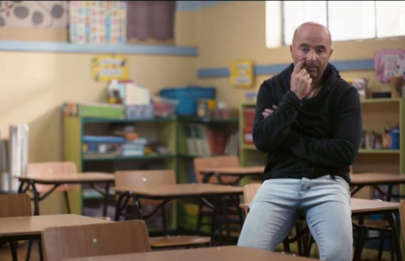 Diversas figuras como Sampaoli protagonizan video sobre educación pública