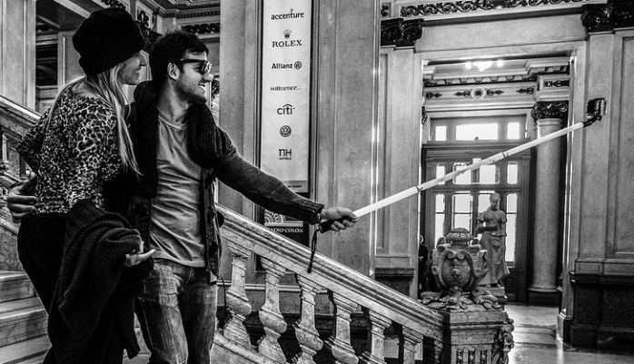 Abusar de las selfies con tu pareja en Facebook no es tan bueno como crees