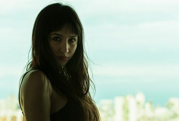 Hija de la vedette argentina Moria Casán pinta su panza de embarazo a favor del aborto