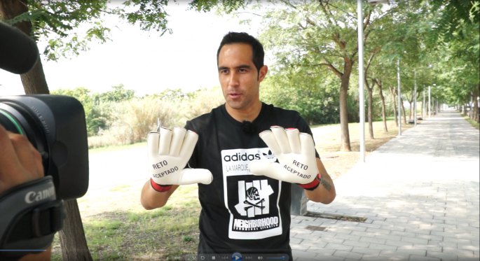 Bravo gana apuesta al llamado 'arquero de los retos' en España