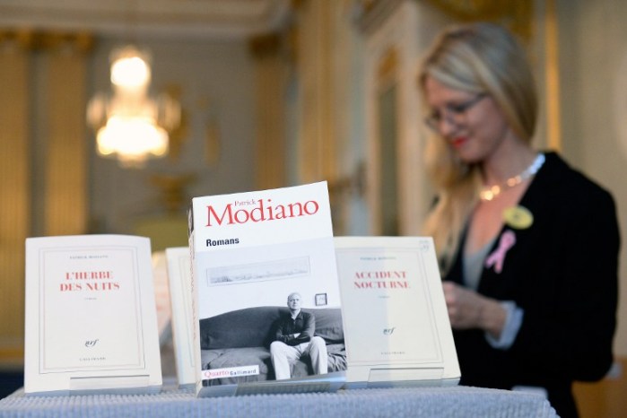 Novelista francés que se inspira en la II Guerra Mundial gana premio Nobel de Literatura