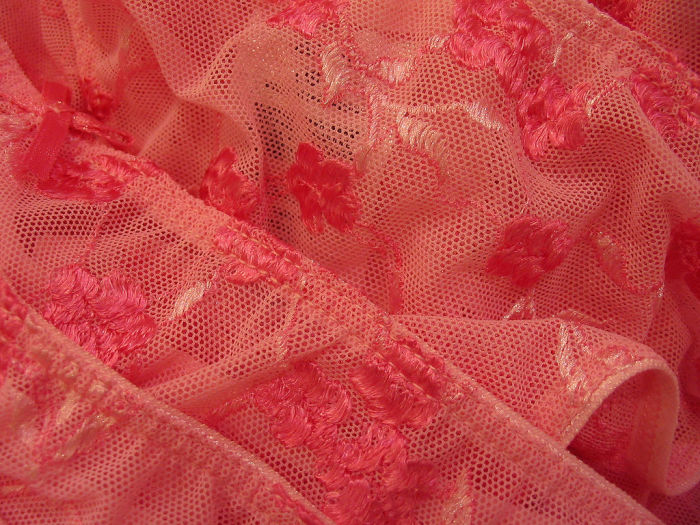 Cruel broma: Hombre despierta de una colonoscopía usando calzones rosados