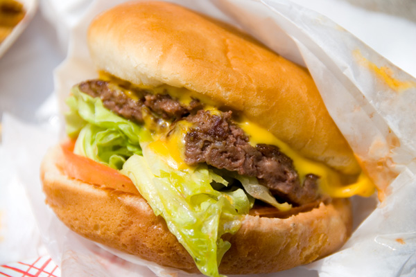 ¿Por qué nos gusta comer alimentos dulces y calóricos cuando estamos tristes?