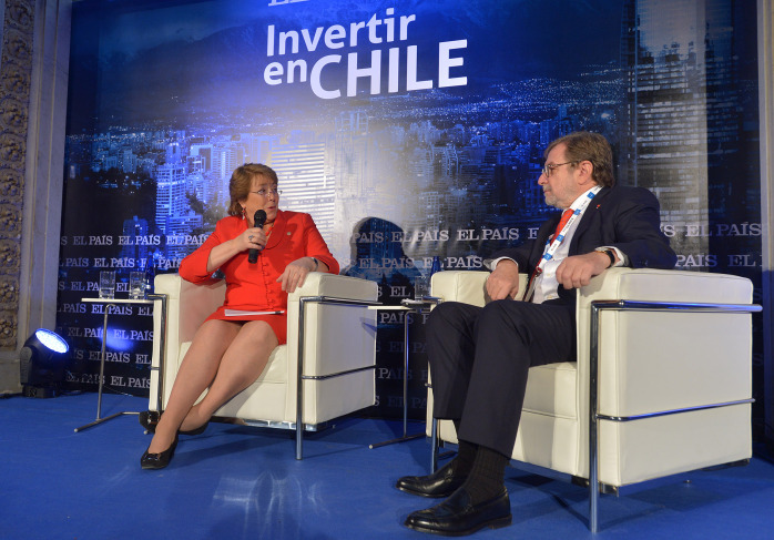Bachelet defiende en España un crecimiento 