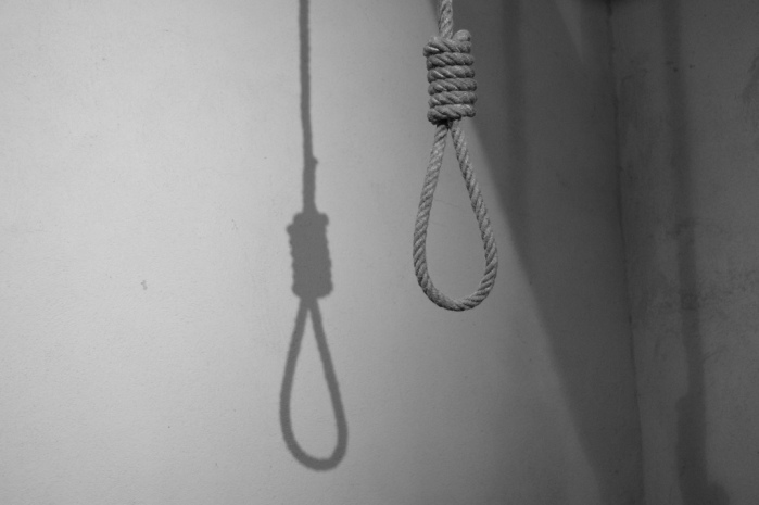 Mujer muere en la horca tras ser acusada del asesinato de un hombre que abusó de ella