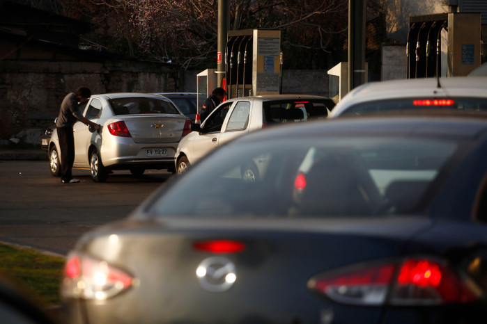Econsult: Gasolinas subirían $2 a partir del próximo jueves