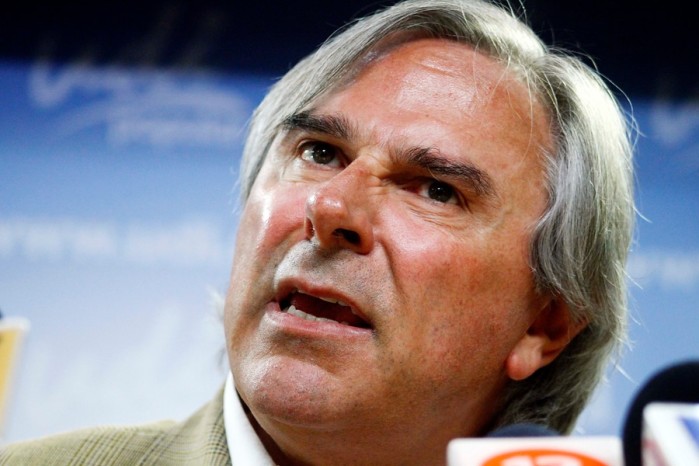 Senador Moreira asegura que sólo falta que el Gobierno prohíba la Biblia por homofóbica