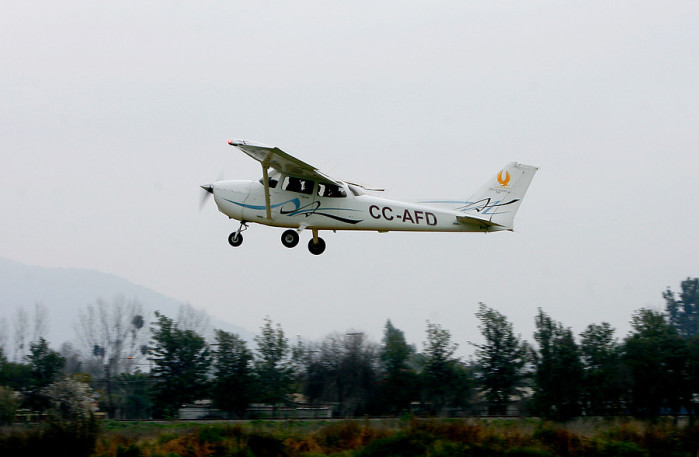 Con lesiones queda piloto de avioneta que cayó a tierra en La Araucanía