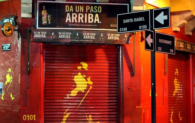 Debuta la ordenanza que obliga a que botillerías y pubs de Santiago cierren temprano