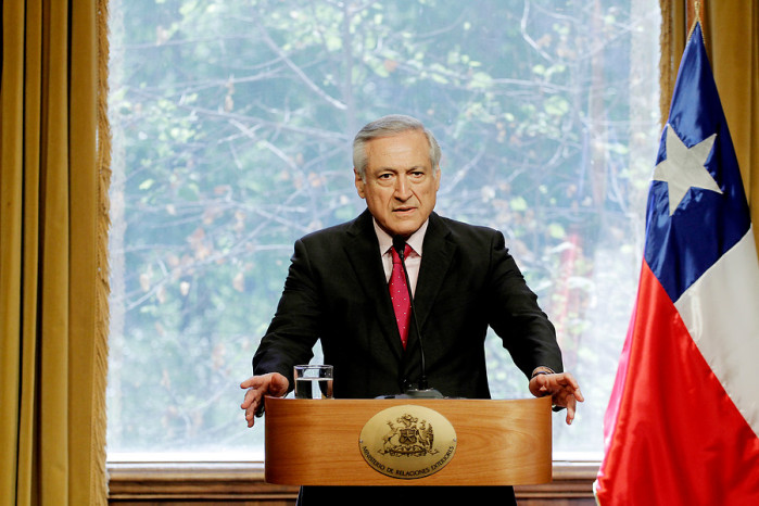 Canciller llama en consulta a embajador en Uruguay tras atribuir bombazos a ultraderecha