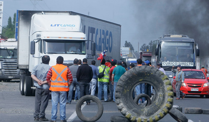 Critican al Gobierno por amenazar a camioneros con Ley de Seguridad del Estado