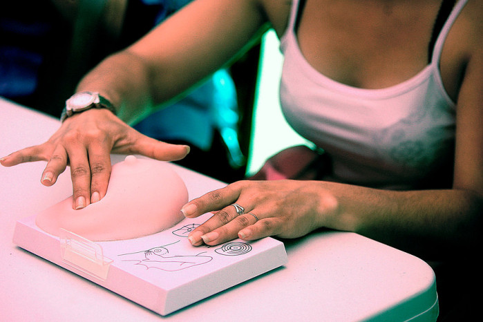 Mes del Cáncer de Mama: Llaman a aprender a autoexaminarse para prevenir más muertes