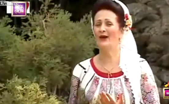 Mujer de 60 años confiesa ser virgen en la televisión y que busca un amante