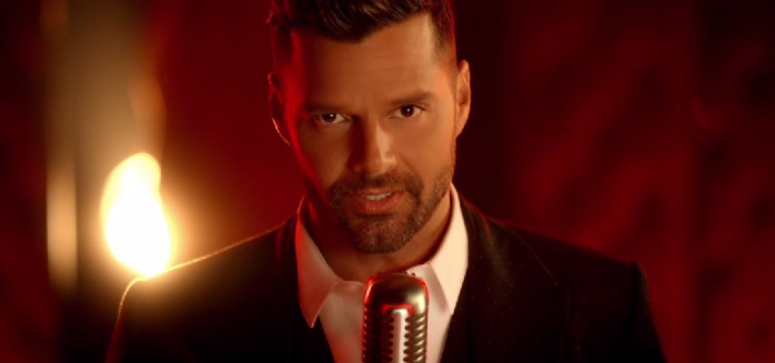 Revuelo causa la llegada de Ricky Martin a Chile entre sus enamoradas fans