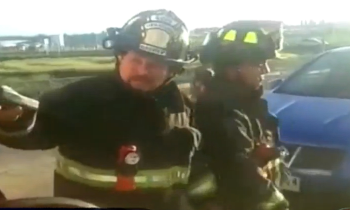 Bomberos tuvieron que bajar a pedir monedas para pagar el peaje en Autopista del Sol