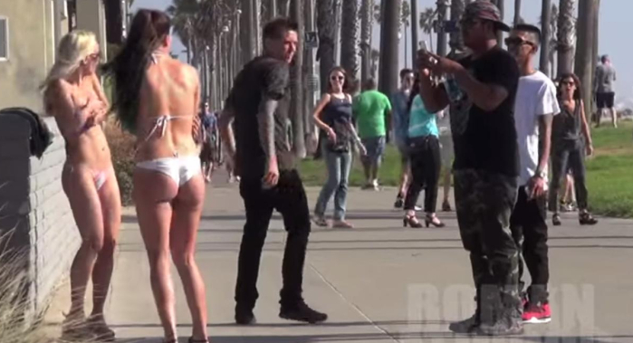 Sujeto desnuda a mujeres con un fuerte estornudo