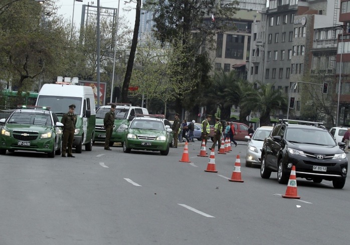 Dos carabineros resultan lesionados tras colisión de radiopatrullas en Las Condes