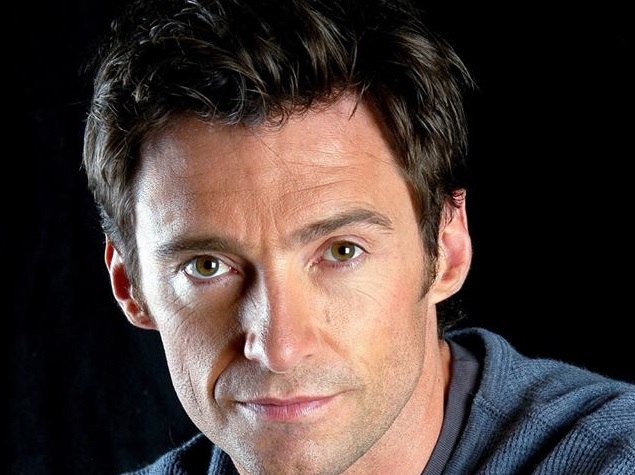 Nueva campaña: Famosos se toman fotos agarrándose las partes nobles