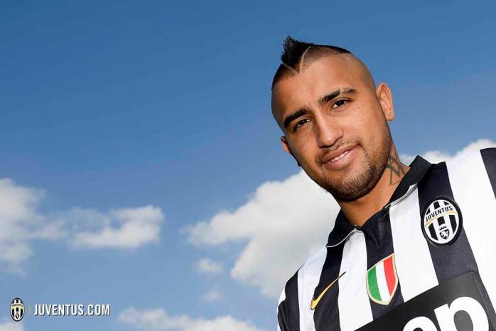 Vidal atribuye mejora de su rodilla a médicos de 'La Roja'