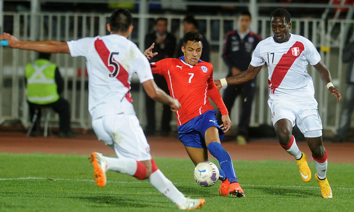 Alexis reclama que no tiene compañeros que le den buenos pases en 'La Roja'