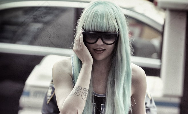 Famosa actriz baila bajo supuesta influencia de drogas en exclusiva tienda