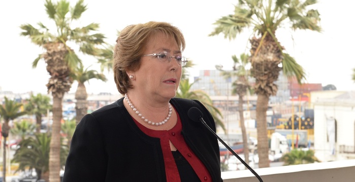 Adimark: Aprobación de Bachelet baja por tercer mes consecutivo y llega a 47% en septiembre