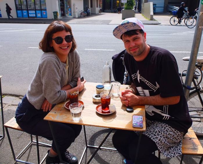 Bloguero quiere invitar a sus 1.088 amigos de Facebook a una taza de café