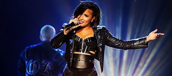 Niño le pide matrimonio a la cantante Demi Lovato en pleno concierto