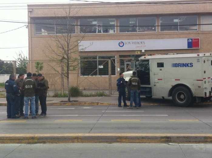 Un asaltante muerto y dos detenidos deja frustrado atraco a camión de valores en Maipú