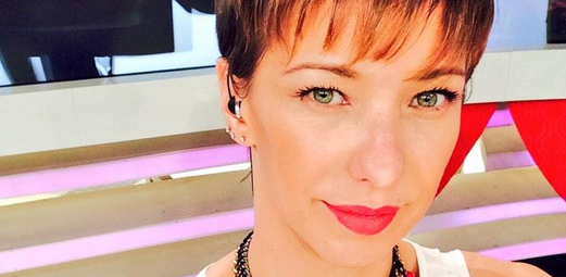 Claudia Schmitd se suma a campaña de salud con infartante topless