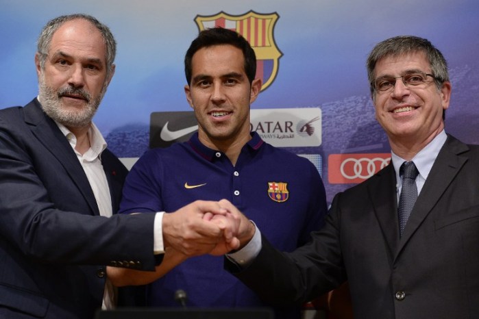 ¡Feroz tocomocho!: Barcelona le entregó auto de lujo a Claudio Bravo