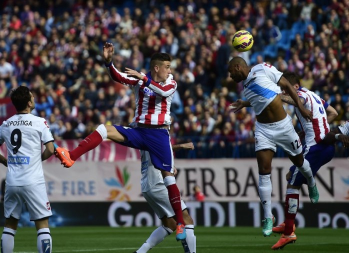 Muere un hombre en violento enfrentamiento de fanáticos del fútbol español