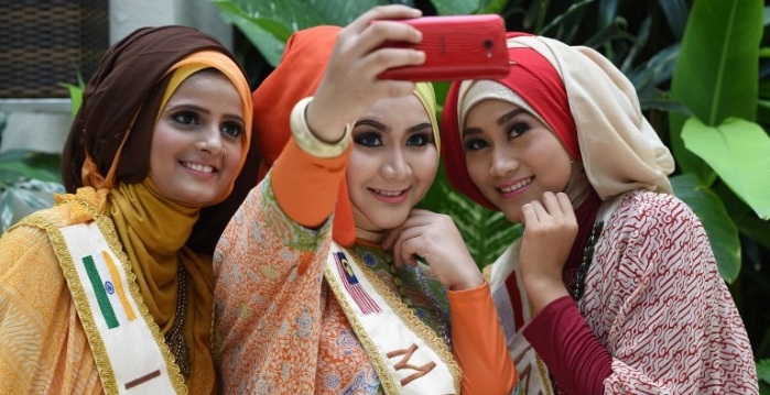 Escogen a ‘Miss Musulmana’ en protesta por otro ‘concurso de prostitutas’