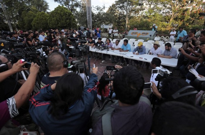 Posible masacre de los 43 estudiantes desparecidos en México, conmociona al país