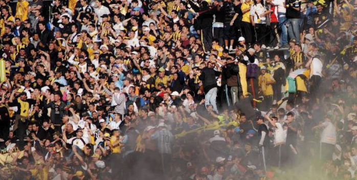Un muerto y 5 heridos deja enfrentamiento entre hinchas del mismo club en Argentina