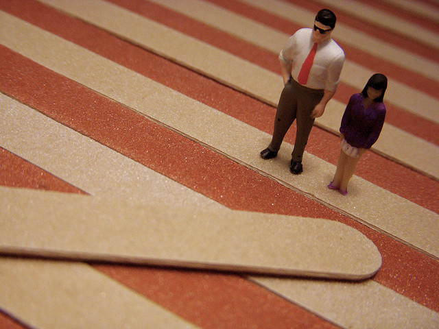 Salarios de mujeres es 33,2% menor al de los hombres en Chile