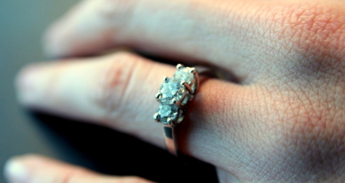 Página de Facebook humilla a mujeres que no son vírgenes y se quieren casar